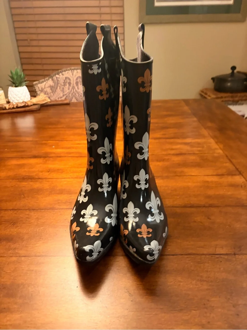 Black Fleur-de-Lis Pattern Women's Rain Boots